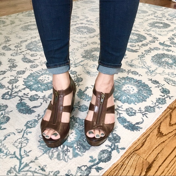 One Of A Kind Brown Leather Platform Sanals - Picture 8 of 8